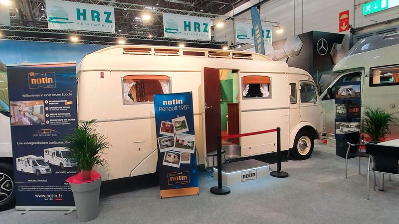 Auch einige echte Oldtimer sind auf der Messe zu sehen. (Bild: Mauritz – »kfz-betrieb«)