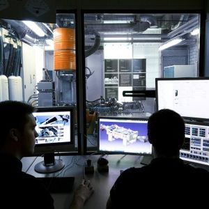 Kontrollraum des FKLG-Labors am DLR-Institut für Fahrzeugkonzepte