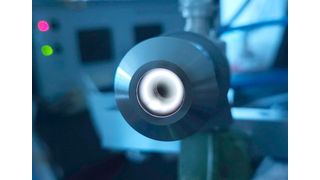 Man kann nicht so arg viel erkennen, aber das ist laut FH Aachen der Blick auf eine ganz neue Art der Carbonfaserherstellung. Denn an der Hochschule setzt man dazu auf eine neuartige Plasmatechnik, im im Beitrag erklärt wird ... (Bild: FH Aachen / Chr. Schopp)