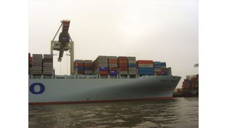 Liegen Schiffe im Hafen, werden sie über einen Landanschluss mit Energie versorgt. Den störungsfreien Betrieb überwacht ein Relais und schaltet die externe Versorgung bei Überspannung gegebenenfalls ab, um die Schiffsanlagen/Elektronik zu schützen Bild: Siemens (Archiv: Vogel Business Media)