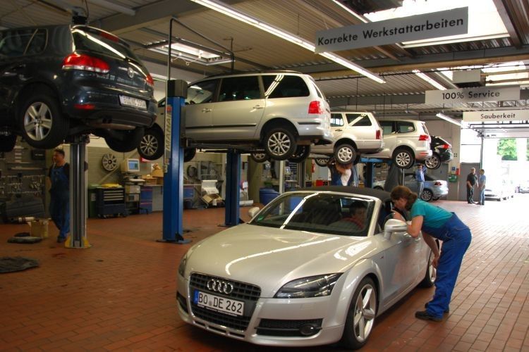 Viel Platz zum Rangieren haben die Mechaniker in der Werkstatt. (Foto: Rubbel)