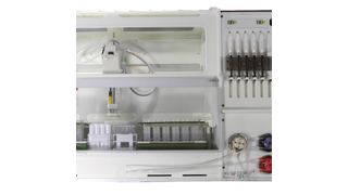 Abb. 1: Das Vulcan 84 – ein Beispiel für einen verbesserten Säureaufschluss im offenen Gefäß durch Automatisierung des Heizblock-Systems. (Bild: Horiba Jobin Yvon)