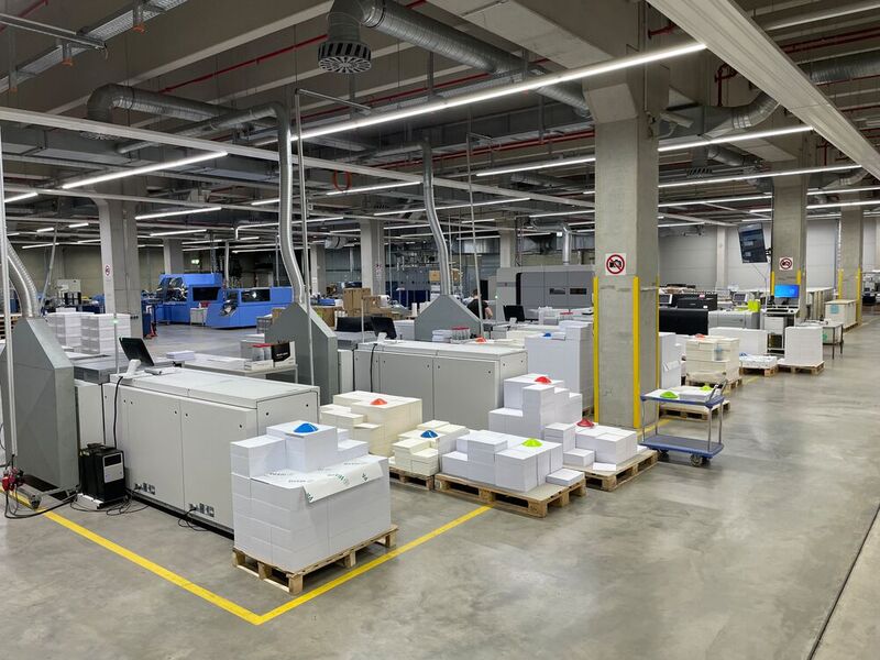 Blick in den Printing-on-Demand-Bereich bei Zeitfracht in Erfurt.