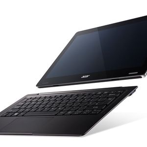 Das 7,8 MIllimeter flache 12,2-Zoll-Tablet Aspire Switch 12 S bringt 800 Gramm auf die Waage, das Keyboard 600 Gramm.