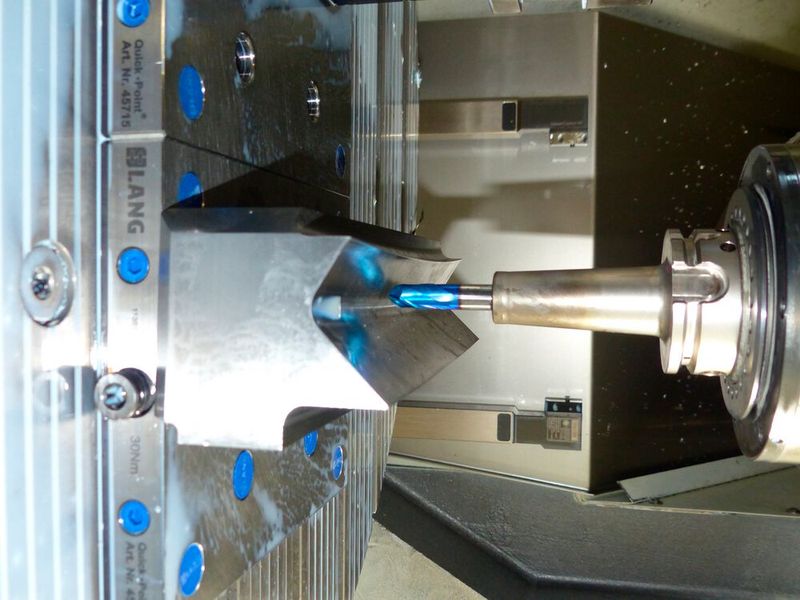 Die Neo-Line Kugelfräser von Schreurs wurden an einem Langzeitbauteil aus 1.2343 erprobt und laufen auch ohne Schaftverstärkung absolut prozesssicher.  (Bild: Schreurs Tools GmbH)