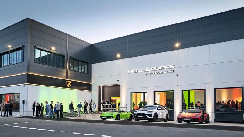 Zur Eröffnungsfeier der Lamborghini-Repräsentanz kamen rund 300 Gäste. (Bild: Lamborghini)