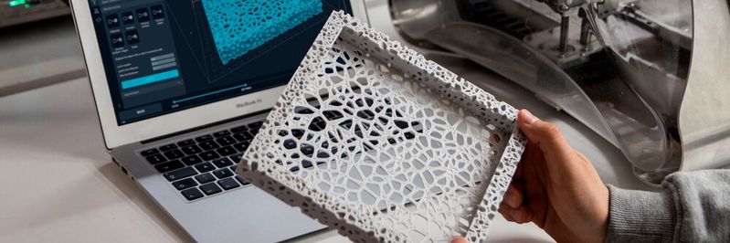 Trotz der Corona-Krise wächst die additive Fertigung weiter. Wir wollen von Ihnen wissen, wo genau AM steht. Geht es noch darum, 'Neues' auszuprobieren oder wird schon in Serie gedruckt?(Bild:  gemeinfrei // unsplash)