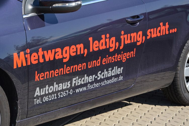 Die Geschäftsführerin lässt sich immer wieder etwas Neues einfallen, um auf die Dienstleistungen ihres Autohauses aufmerksam zu machen. (Foto: Scheid)