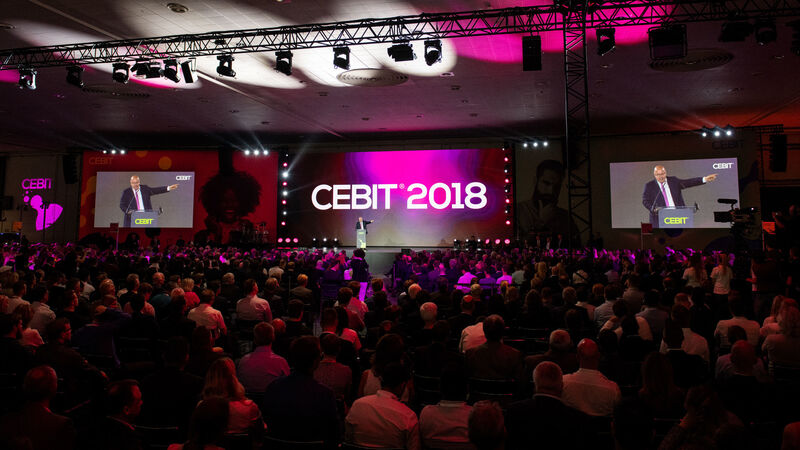 Die CeBIT empfing ihre Gäste am Montag mit der internationalen „CEBIT Welcome Night“. Peter Altmaier, MdB, Bundesminister für Wirtschaft und Energie, begrüßte die Anwesenden. (Deutsche Messe)
