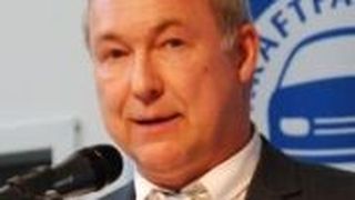 Johannes Bleuel moderierte die Frühjahrstagung der Kfz-Innung Unterfranken. (Foto: Lauer)