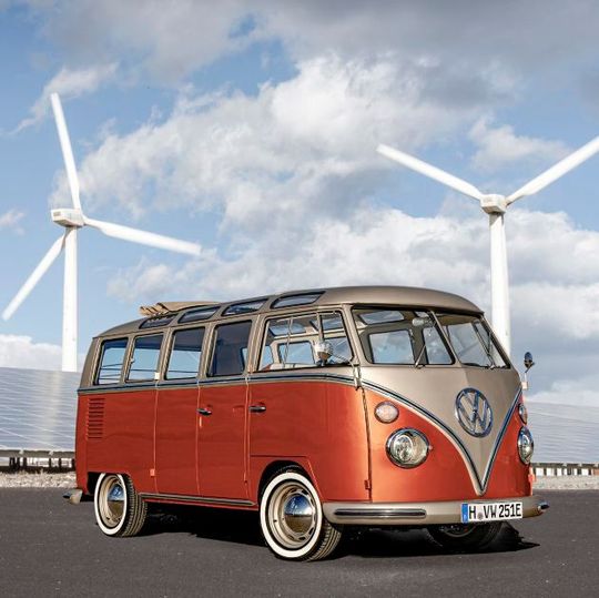 Der E-Bulli ist mehr als ein einfacher Umbau eines T1 auf Elektroantrieb.(Bild:  VWN)