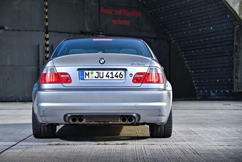 2003 bot BMW eine verschärfte Version des M3 mit dem Namenszusatz „CSL“ („Coupé Sport Leichtbau“) an. Dach, Mittelkonsole und Türverkleidungen waren aus Kohlefaserverbundstoff gefertigt. (BMW)