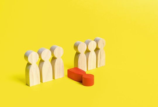 Auch im drittel Quartal kündigten zahlreiche Industrieunternehmen an, Stellen abzubauen. (Bild:  Andrii Yalanskyi - stock.adobe.com)