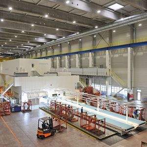 Die Servopressenlinie besteht aus sechs Einzelpressen und hat eine Gesamtpresskraft von 91.000 kN.