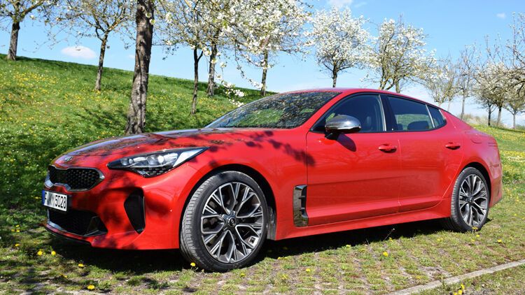 Der Kia Stinger muss in die Werkstatt.(Bild:  Schweitzer/»kfz-betrieb«)