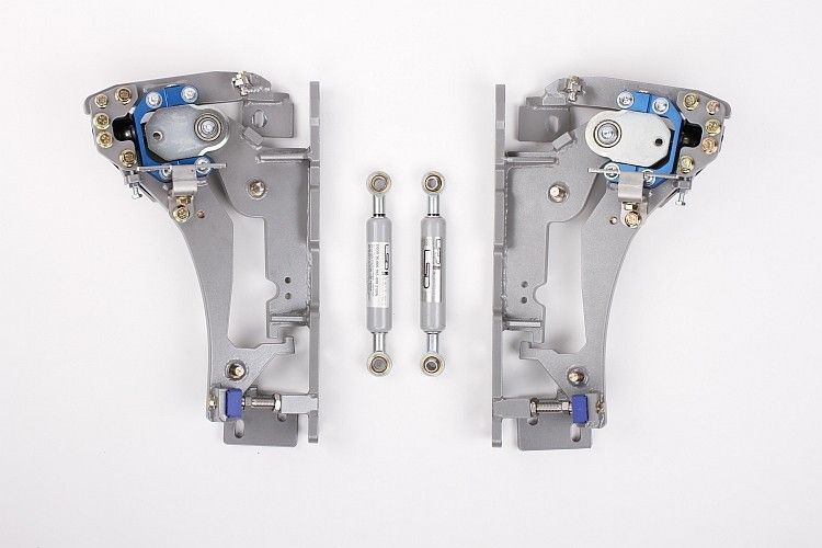 Lieferumfang der LSD-Scharniere. (Foto: KW Automotive)