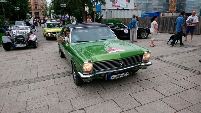 Seit Jahren ist »kfz-betrieb« als medialer Begleiter bei der Rallye dabei, 2019 im grünen Opel Diplomat aus dem Jahr 1976. (Wehner/»kfz-betrieb«)