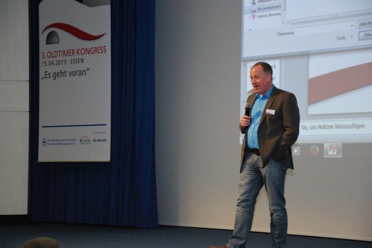 Götz Knoop verdeutlichte mit repräsentativen Fallbespielen anschaulich die Risiken und Fallstricke, die der Handel und die Begutachtung von Oldtimern bergen. (Foto: Holz)