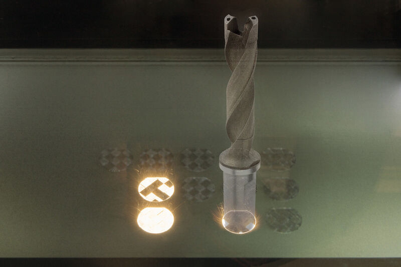 Herstellung von Grundkörpern für den Schneidplattenbohrer QTD mit dem 3D-Lasersinterverfahren. (Bild: Mapal)