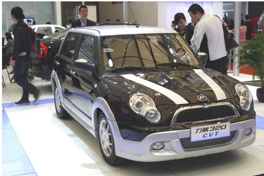Lifestyle-Flitzer made in China: Der Lifan 320 CVT ist dem BMW Mini wie aus dem Gesicht geschnitten. (Archiv: Vogel Business Media)