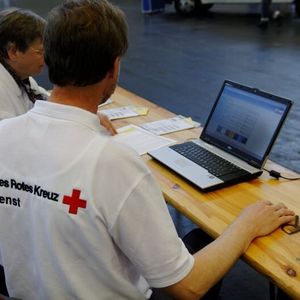 Im Katastrophenfall stoßen eigenständige, heterogene Anwendungen der verschiedenen Helferdienste und offiziellen Stellen schnell an ihre Grenzen, sobald es um Austausch von Informationen und klare Kommunikation geht.