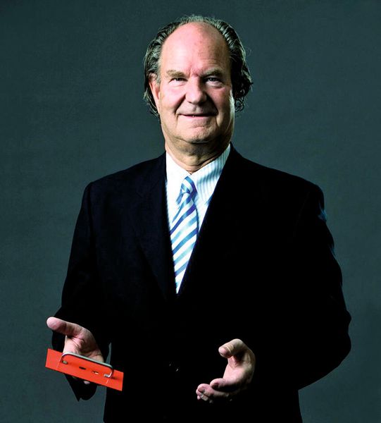 Dieter Ramsauer, geschäftsführender Gesellschafter und Gründer der Dirak GmbH: „Unser Schwerpunkt liegt bei intelligenten Blechverbindungen. Für die Verbindung unterschiedlicher Blechdicken bieten wir auch den Flex-Joiner als Lösung an. Damit können Bleche zwischen 0,5 und 5,5 mm sicher und federgestützt miteinander verbunden werden.“  (Bild: Dirak)
