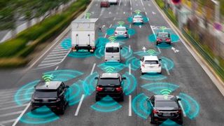Connected vehicles communicate via satellites and terrestrially via 5G. (Image:ADAC)