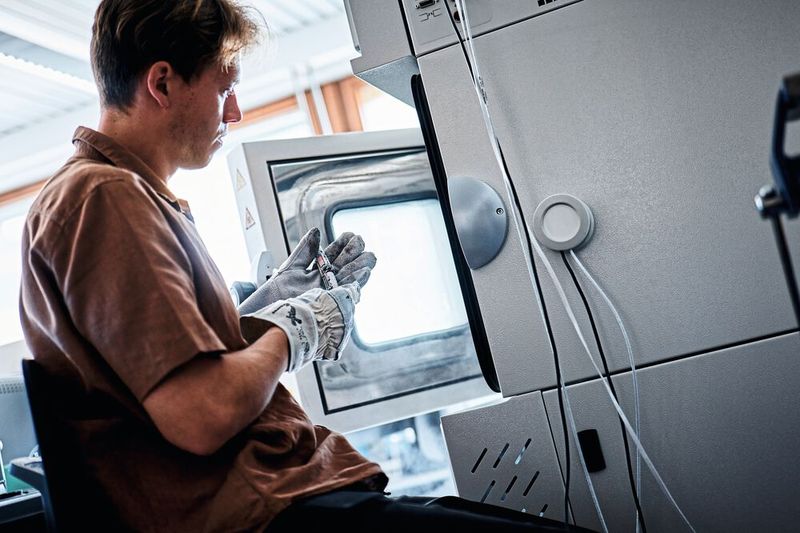 Lebensdauer- und Umgebungstests fertiger Produkte in Klimakammern bei –40 °C. (Bild: AITAD/dietzefotografie)