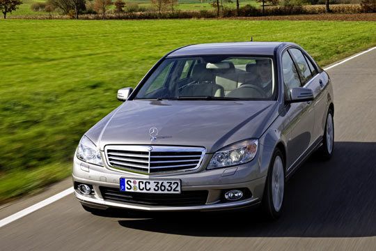 Die C-Klasse gilt als eines der besten Fahrzeuge der Mittelklasse, doch auch ihr fehlt es an Charme, an der BMW-Dynamik oder dem Audi-Chic. (Archiv: Vogel Business Media)