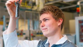 CO2-Emissionen bei der Stahlproduktion drastisch verringerbar! Das klappt mit der wasserstoffbasierten Direktreduktion, sind sich nicht nur die Forscher am Fraunhofer-Institut für Keramische Technologien und Systeme (IKTS) in Dresden, sicher. (Fraunhofer IKTS)