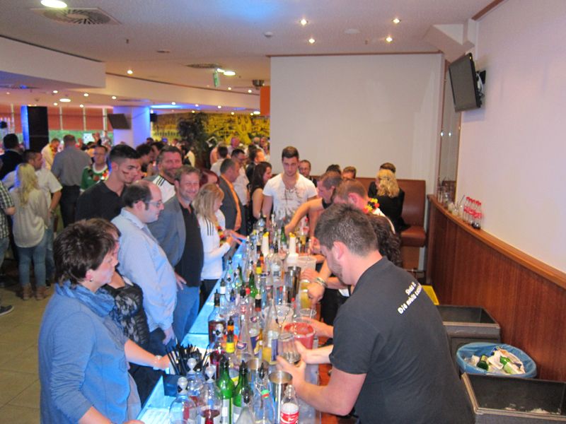 Die Barkeeper hatten an dem Abend einiges zu shaken. (Bild: IT-BUSINESS)