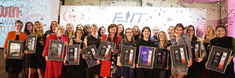 Die glücklichen Gewinnerinnen der WIN-Awards auf dem FIT-Kongress im vergangenen Jahr.(Bild:  Vogel IT-Akademie)