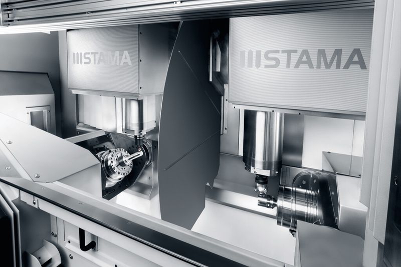 Komplettbearbeitung mit Fräsen und Drehen: Die MT 724 2C mit integrierter Automation. (Bild: Stama)
