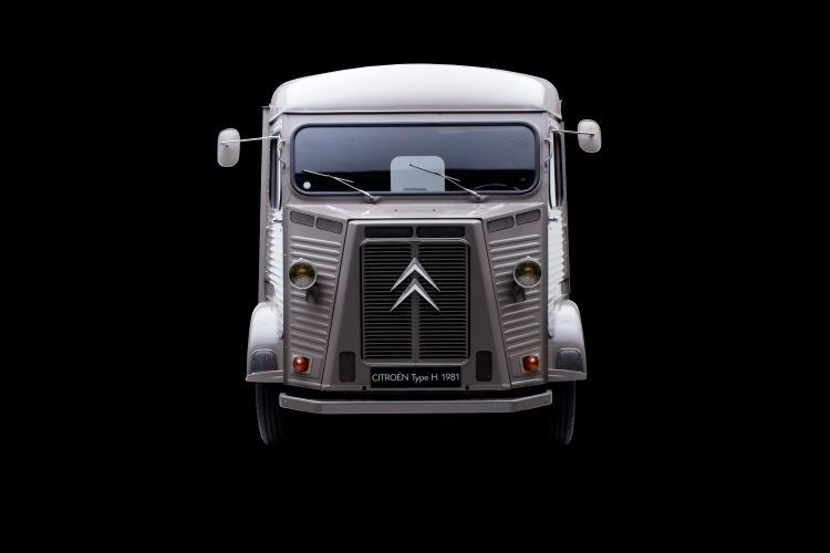 Der Citroën Typ H war ein Kleintransporter, der den Citroën TUB und den Citroën Typ 32 ablöste. Abhängig von der zulässigen Zuladung wurden verschiedene Typenbezeichnungen verwendet (H, HY, HX, HW, HZ und 1600). HY wird häufig als Bezeichnung für alle H-Modelle gebraucht. (Citroën)