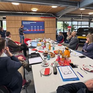 Das Unternehmen gab der Jury beim Vor-Ort-Besuch Einblick in seine Kennzahlen – und in das Bewerbungsprojekt. (Bild:  Achter – VCG)