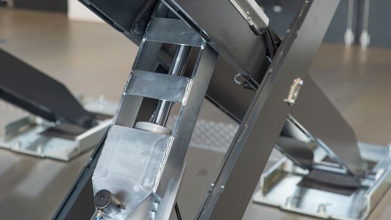 Die Scherenkonstruktion ist so stabil, dass sie ohne mechanische Verbindung dazwischen auskommt. (Bild: Autopstenhoj)