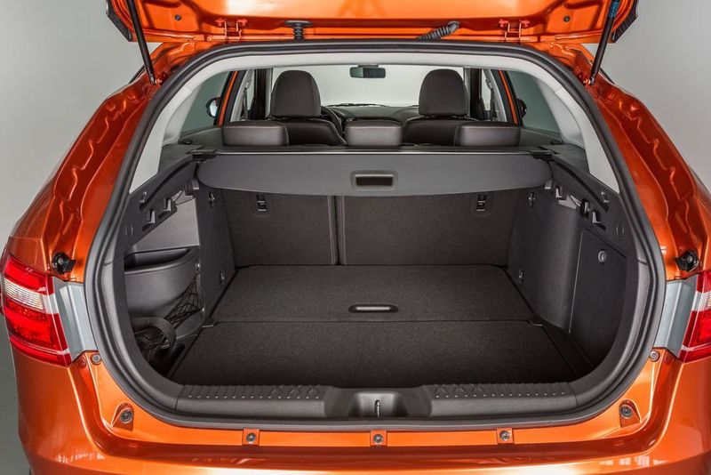 Der Kofferraum schluckt ordentlich Gepäck. 480 Liter passen im Normalzustand rein – allein bei der Beladung bis zur Fensterkante. (Avtovaz)