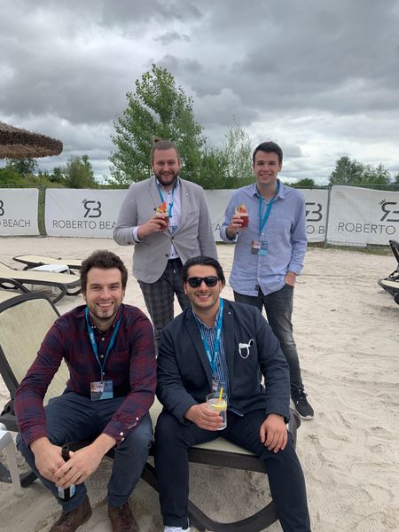 Beste Laune bei Michael Schlosser, Frederic Schirok, Manuel Schilcher, (alle Deutsche Telekom Security) und Kaan Tanriverdi, (Axians, re.) (Bild: IT-BUSINESS)