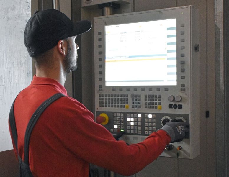 Until recently, machine programs were created and optimized directly on the machines. As a result, the run-in of a new component blocked the affected machine along with the assigned personnel for 15 shifts. (Image:Peter Kemptner)