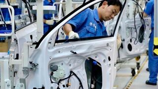 Chinesische Automobilhersteller haben sich in den letzten Jahren aus ihrem Schattendasein ins Rampenlicht laviert. Dabei entreißen sie deutschen Herstellern immer mehr Marktanteile, was auch den Zulieferern zu schaffen macht ... (Bild: Chinprod)