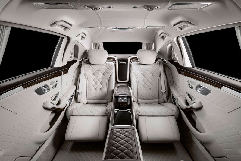 ... unter anderem durch die Vis-à-vis-Bestuhlung im Fond. (Mercedes-Benz)