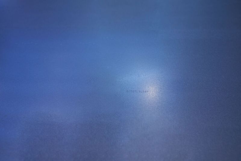 Im Presswerk verarbeitet das Münchner BMW-Stammwerk täglich mehr als 30.000 Blech-Platinen zu Karosserieteilen. Seit 2019 wird jede Platine zu Beginn mit einer Lasercodierung versehen. Diese ermöglicht eine eindeutige Identifizierung des Bauteils.  (Bild: BMW)