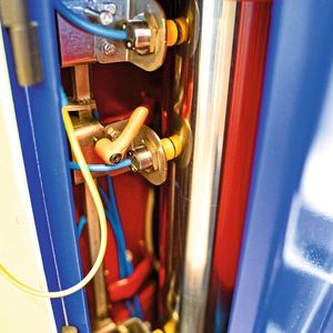 Niemann verbaut induktive Turck- Näherungsschalter u.a. in der Maschinensäule, um die Höhe des Hydraulikstempels abzufragen.