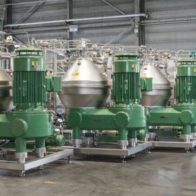 Generalüberholte Separatoren aus dem Centrimax-Bestand – bereit für ihren nächsten Einsatz für ein neues Produkt oder in einer neuen Branche. (Bild: Winkelhorst Trenntechnik )