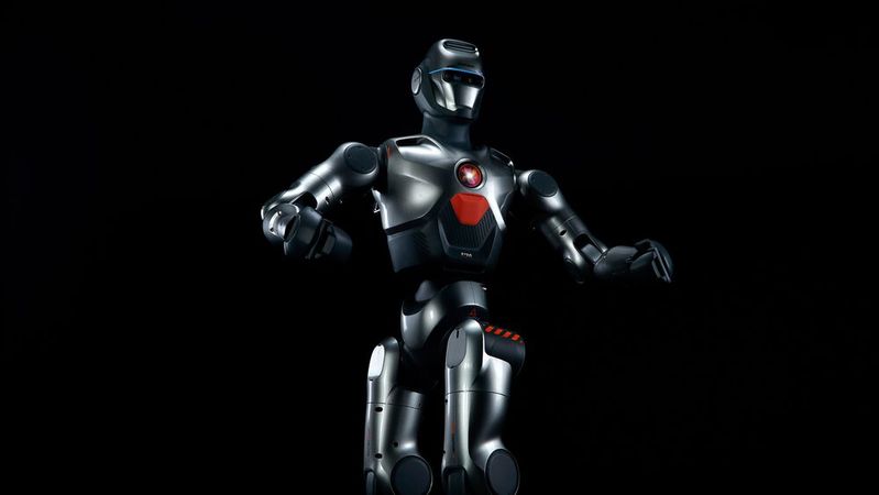 Der PM01 wurde auf der CES 2025 vorgestellt und ist ein leichter, dynamischer Roboter.(Bild:  EngineAI)