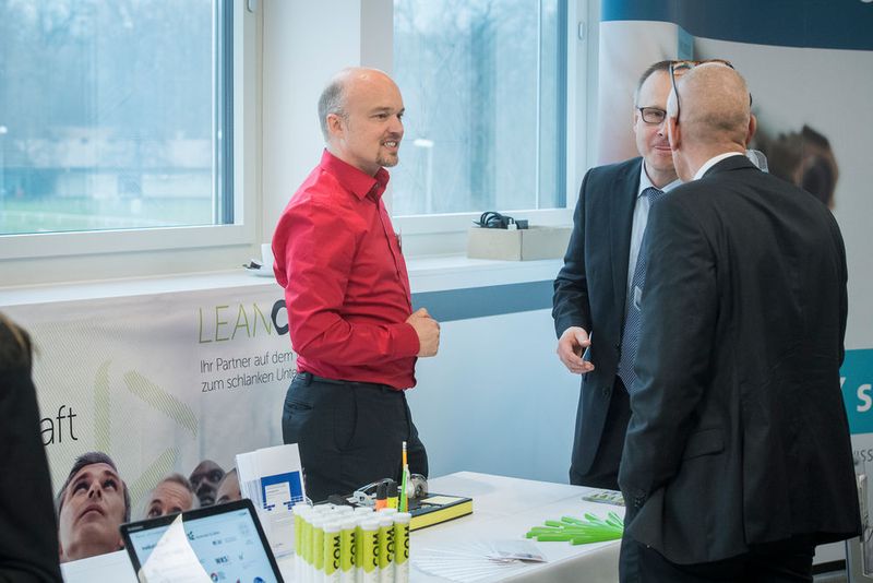 Der Kongress und die Tischmesse im Foyer boten einen angenehmen Rahmen für Gespräche und das Networking. (Thomas Entzeroth)