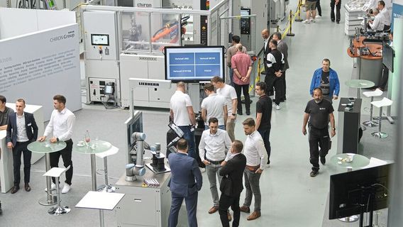 Auf der diesjährigen Hausausstellung von Chiron werden verschiedene innovative Komplettsysteme aus Bearbeitungszentrum und Automation präsentiert. (Bild: Chiron Group)