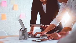 Im Mittelstand steht man bei der digitalen Führung vor einigen Heruasforderungen. (©sitthiphong - stock.adobe.com)