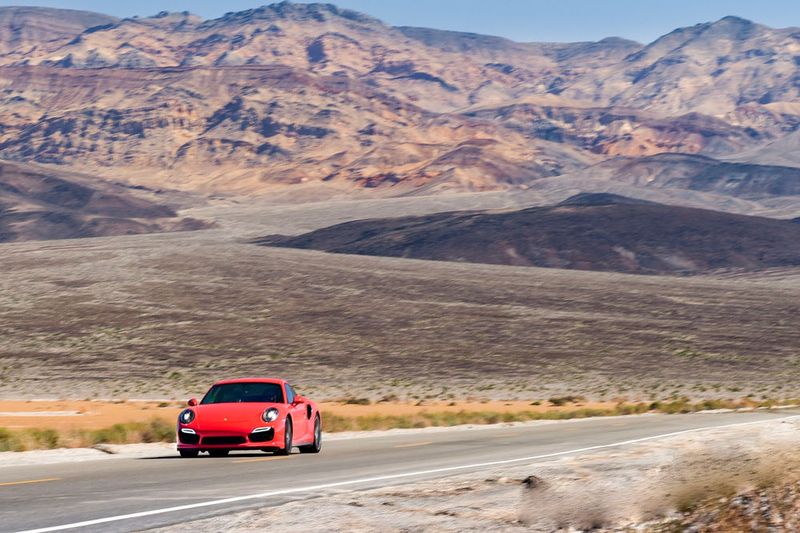 Die USA sind der wichtigste Handelspartner der EU-Autoindustrie. 1,15 Millionen Autos importierten die Hersteller 2017 in die Vereinigten Staaten.  (Bild: Unplanned Porsche 911 Turbo in Death Valley / Nemanja Pantelic / CC BY 2.0)