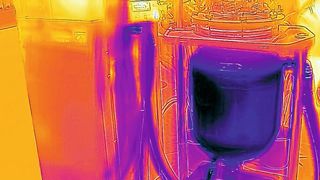 Abb.1: Wärmebild eines 50-l-Glasreaktors mit Mantel, der an einen Unistat 510w angeschlossen ist und die Reaktionsmedien auf –40 °C herunterkühlt. (Bild: Peter Huber Kältemaschinenbau)